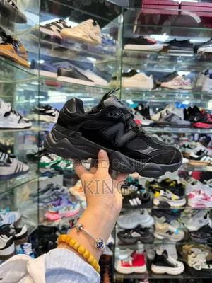 Grand New Balance 9060 Unisex Sneakers.
