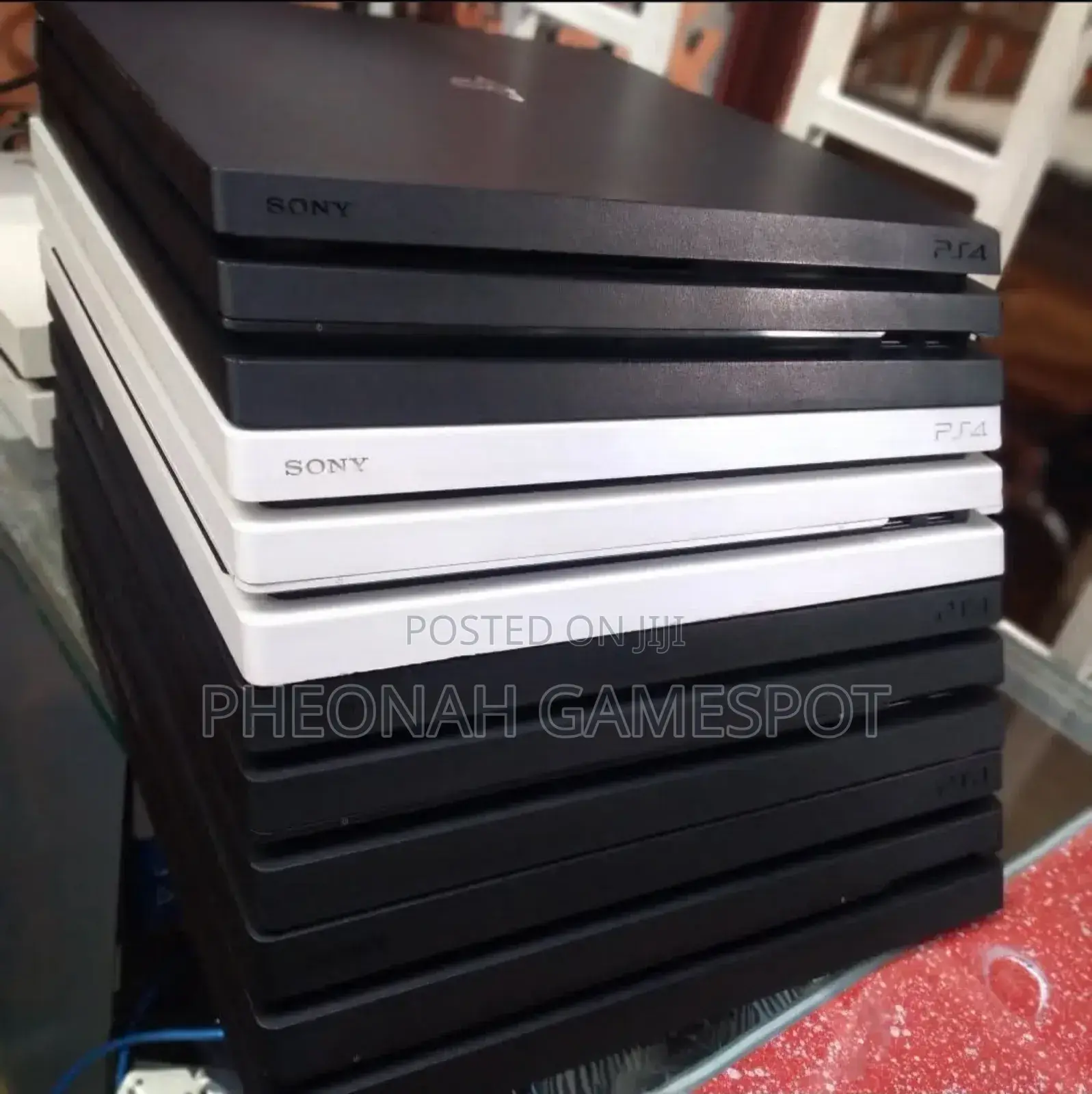Playstation Ps4 Pro: 25 Chipped Games, 2 Controllers! Plenty of Colors