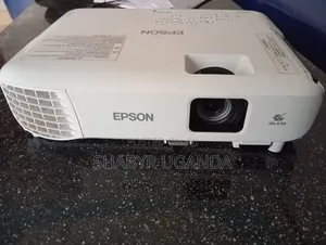 Epson Eb-E01 Hd Projector