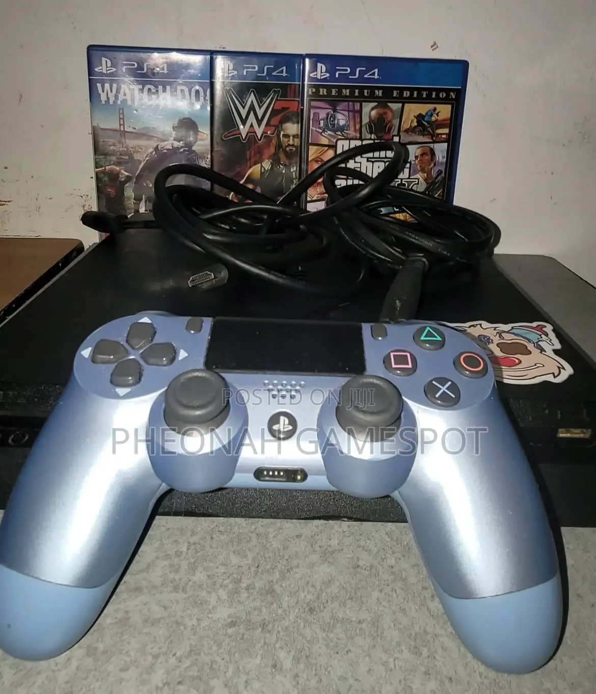 Playstation 4 Slim, 2 Pads, 18 Fun Titles, Ready to Play.