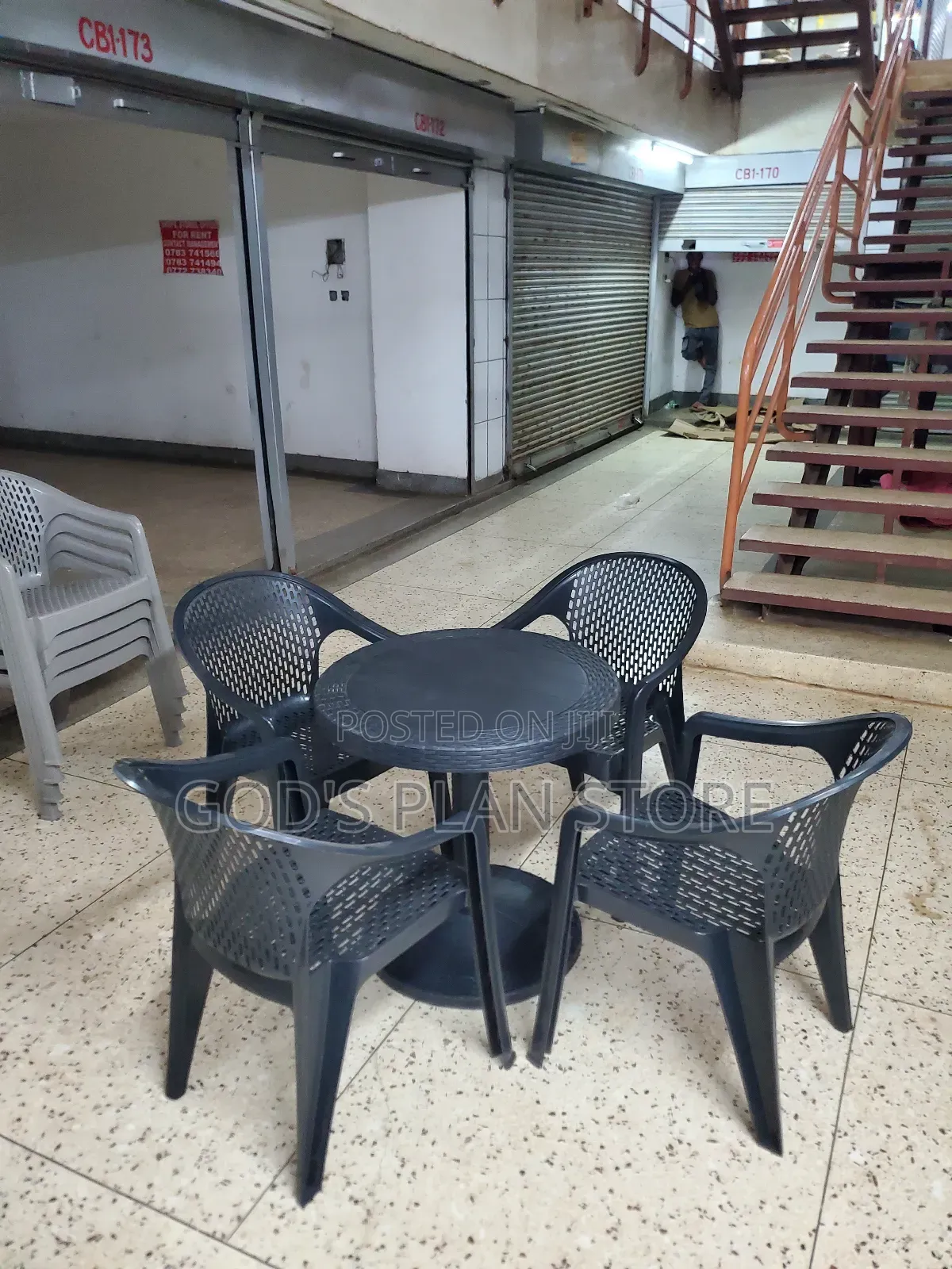 Ever Plastic Chairs and Table for Hotel /Bars and Restaurants