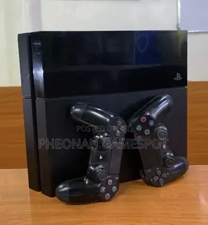 Playstation 4 , Like New, 2 Pads, 13 Fun Titles.