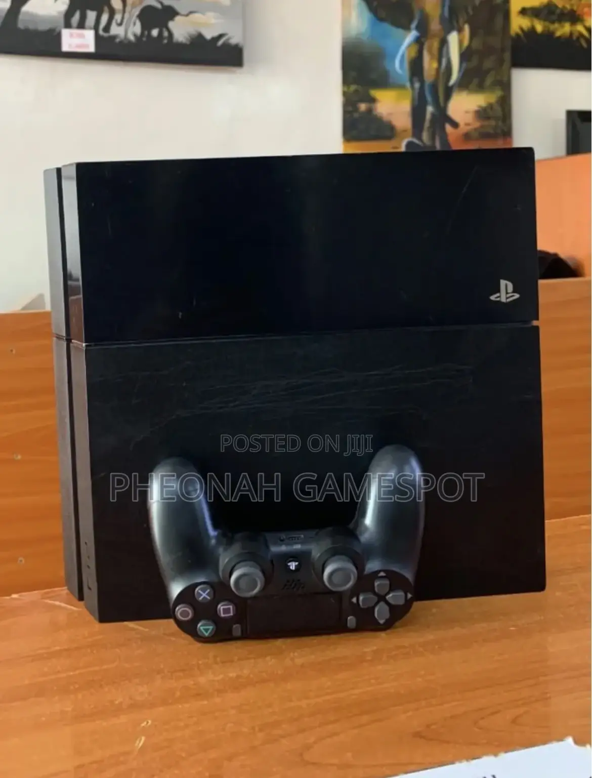 Playstation 4 , 2 Pads, 17 Top Games Preloaded.