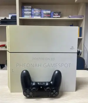 Playstation 4 , 2 Pads, 15 Loaded Games Inside.