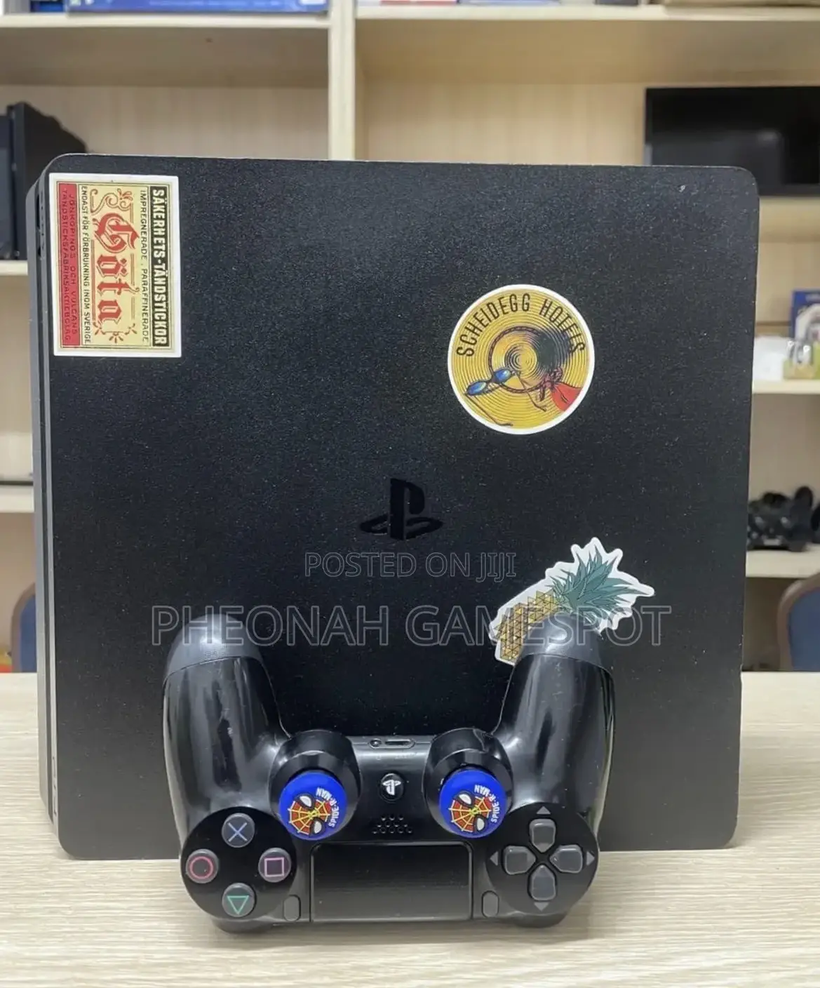 Slim Ps4 Console, 2 Pads, 19 Fun Games Preinstalled