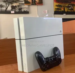 Playstation 4 , 2 Pads, 13 Top Games, Like New.
