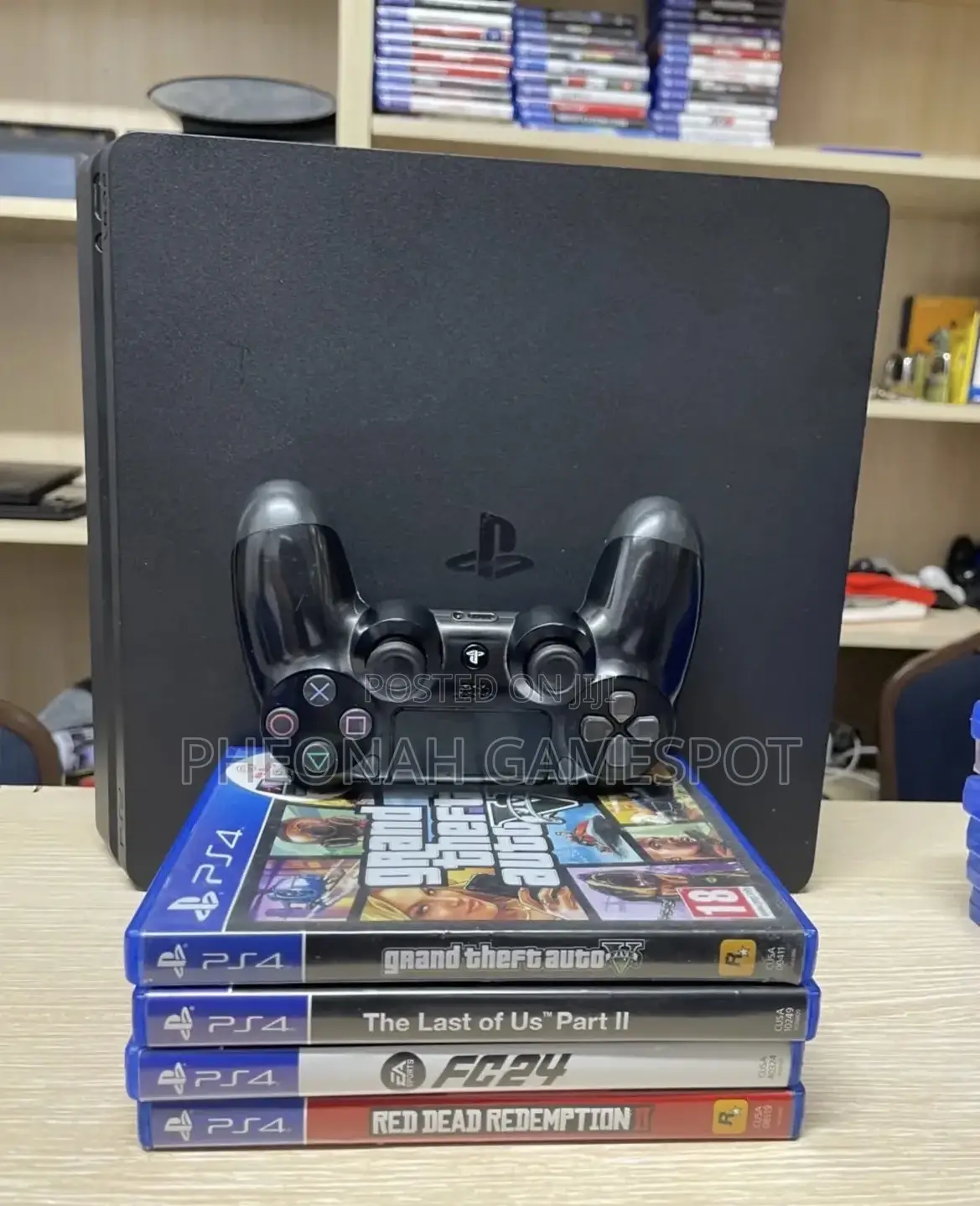 Ps4 Slim, Clean and Fast, 2 Pads, 14 Cool Games Inside.