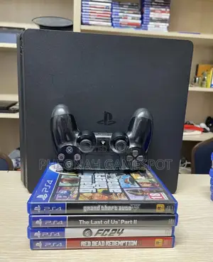 Ps4 Slim, Clean and Fast, 2 Pads, 14 Cool Games Inside.