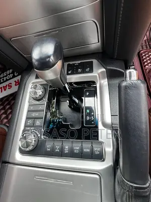 Toyota Land Cruiser 4.6 V8 ZX 2017 White