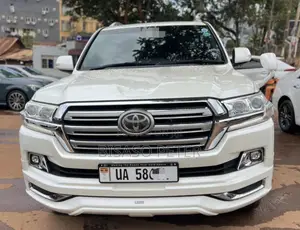 Toyota Land Cruiser 4.6 V8 ZX 2017 White
