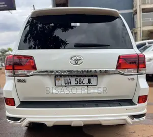 Toyota Land Cruiser 4.6 V8 ZX 2017 White