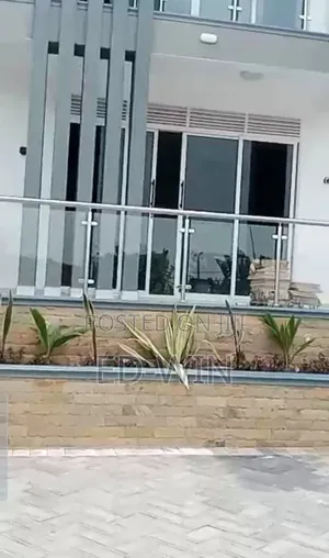 5bdrm House in Makindye for sale