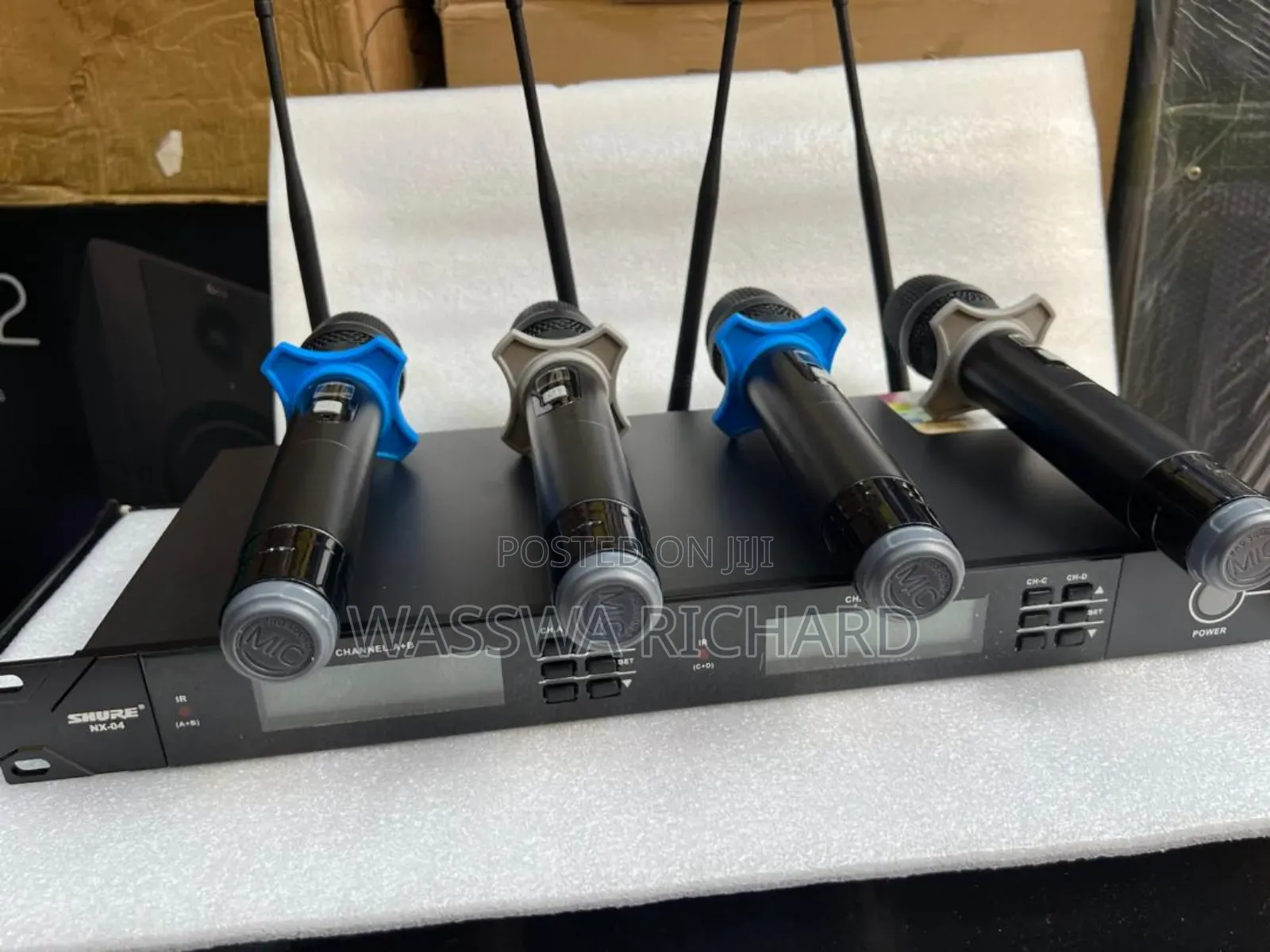 Shure Wireless Microphone 4 in 1 Receiver