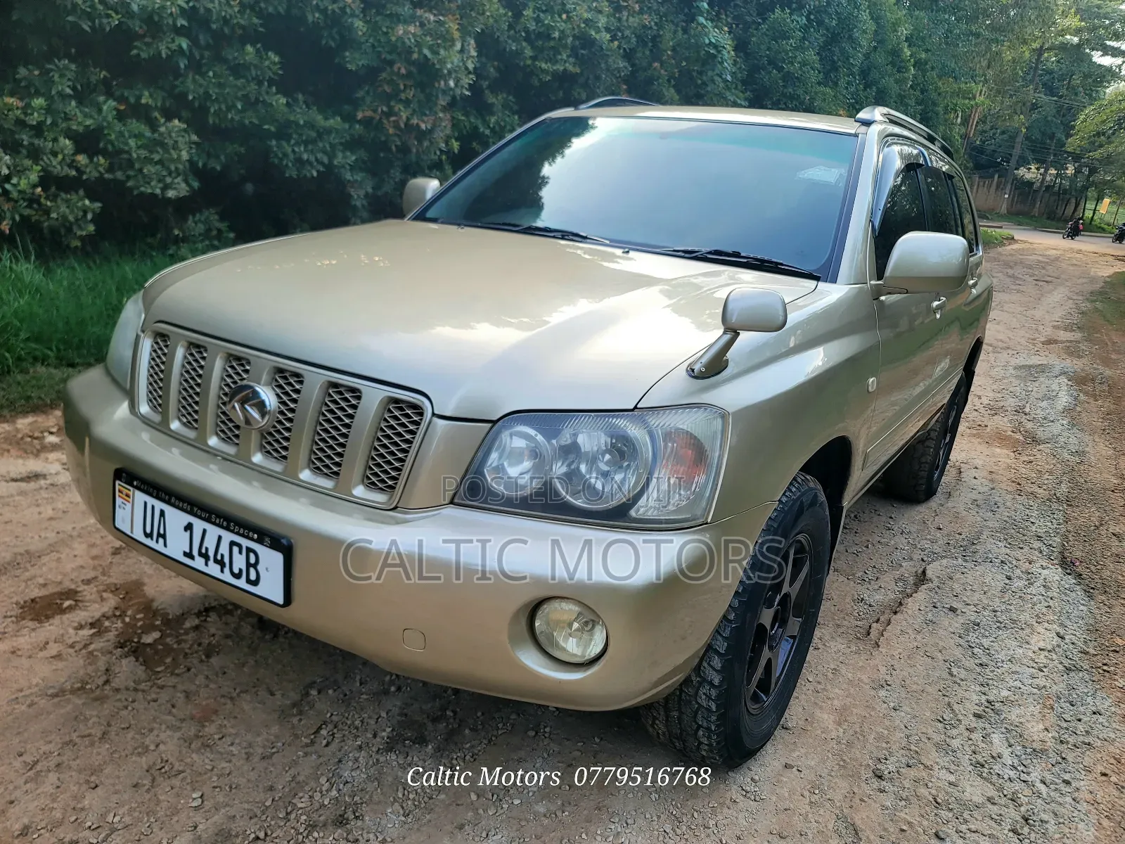 Toyota Kluger 2003 Gold in Central Division - Cars, Caltic Motors | Jiji.ug