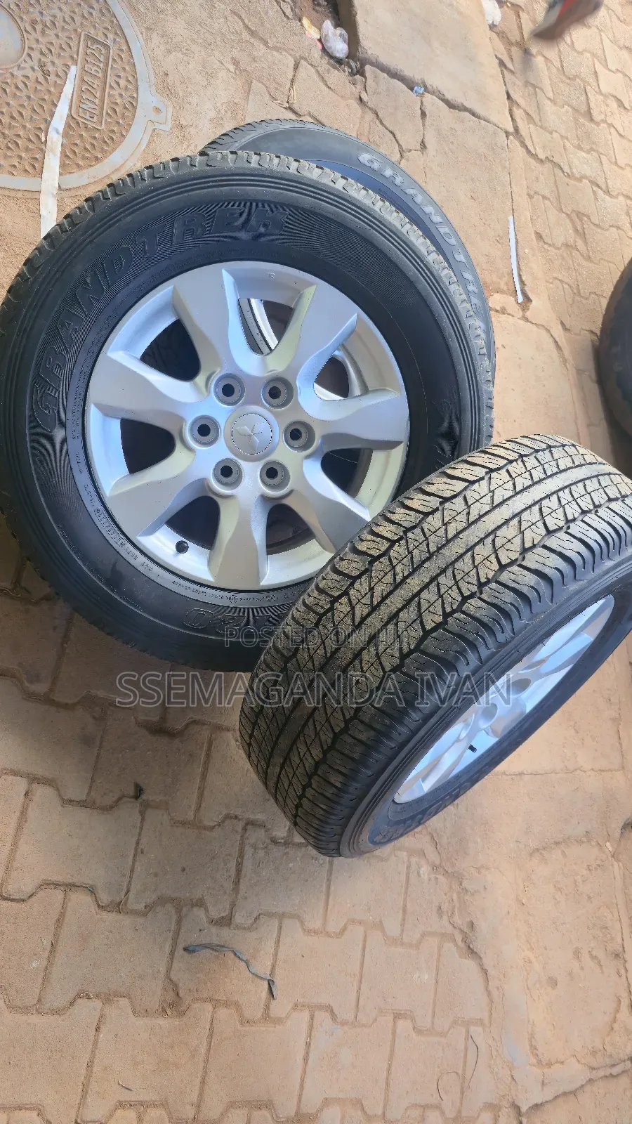 Misubish Pajero Tyres and Rims Size 17(Swapping Is Allowed)
