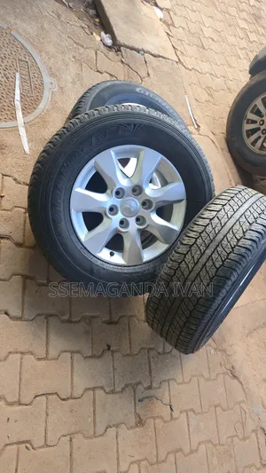 Misubish Pajero Tyres and Rims Size 17(Swapping Is Allowed)