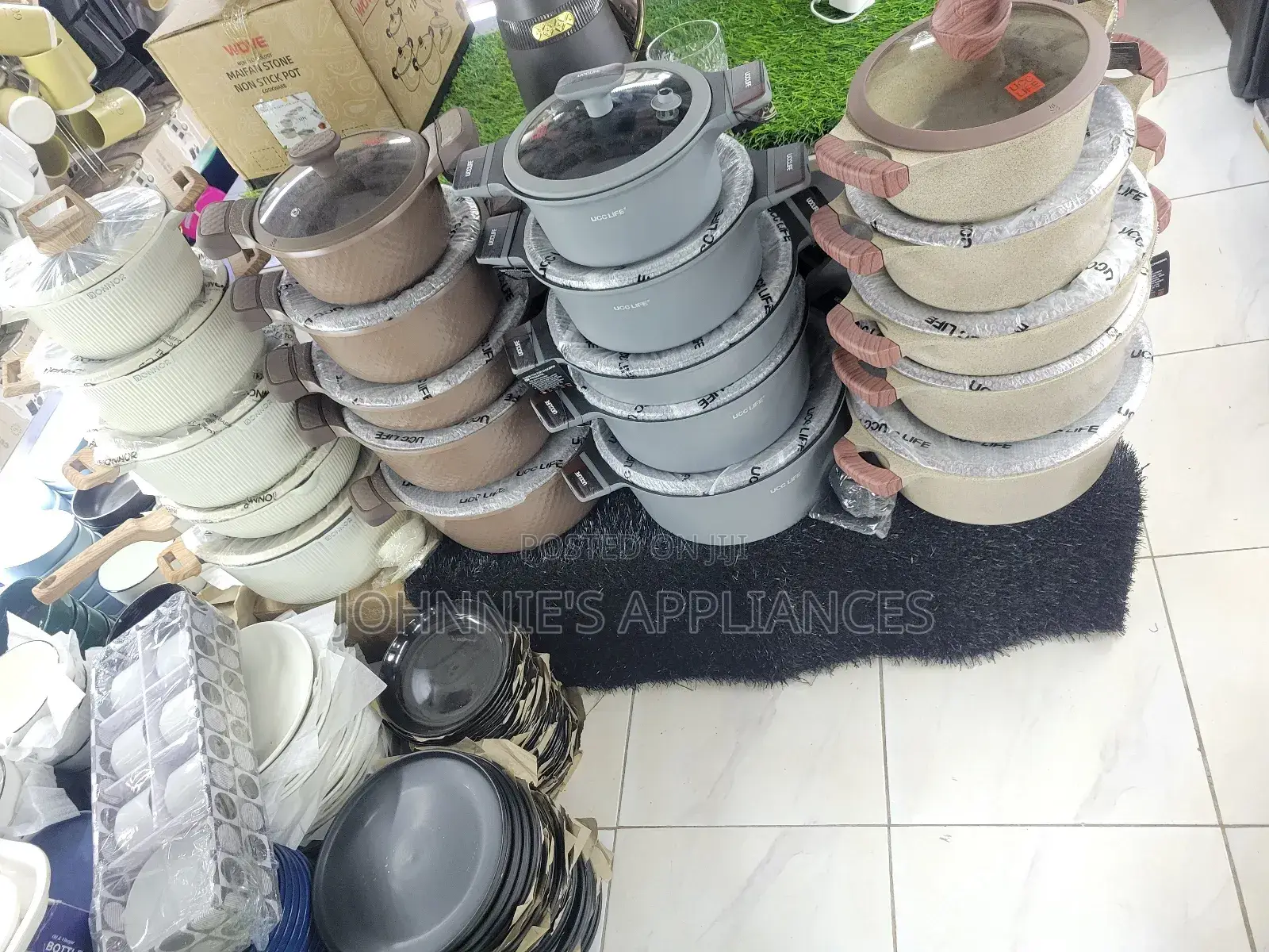 Sleek Ucc Life Cookware Set