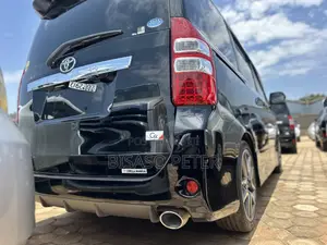 Toyota Noah 2.0 158hp AWD (8 Seater) 2013 Black