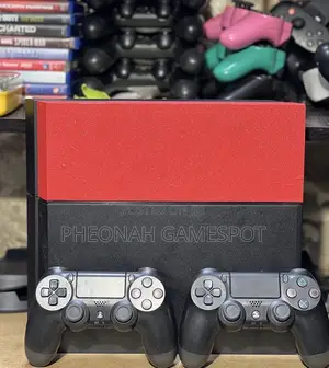 Full Bundle: Chipped Playstation 4, 12 Games 2 Dualshock 4s