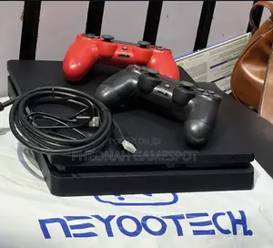 Playstation 4 Slim, 2 Pads, 18 Top Games Ready Inside.
