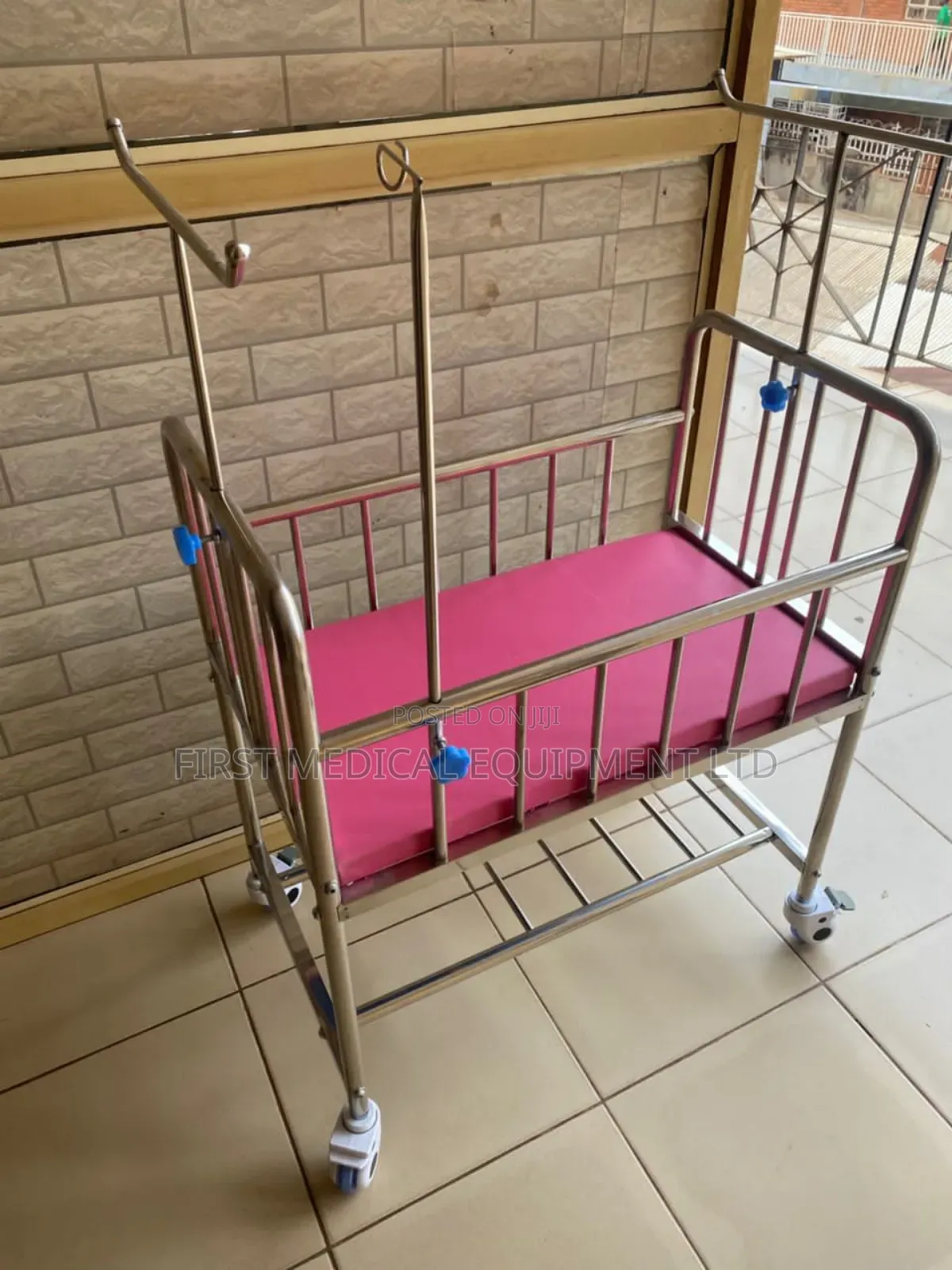 Baby Crib - Stainless Steel