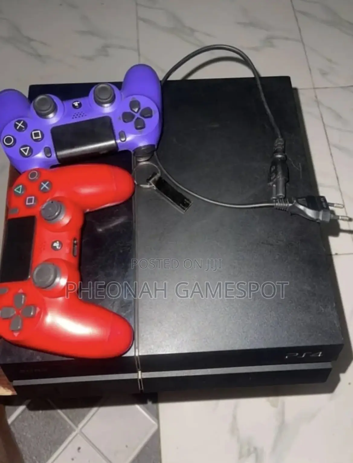 Playstation 4 , 2 Pads, 19 Fun Games Included.