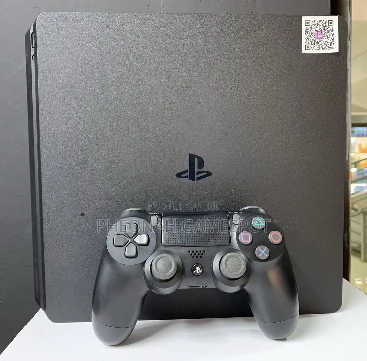 Ps4 Slim, Smooth and Clean, 2 Pads, 17 Loaded Titles.