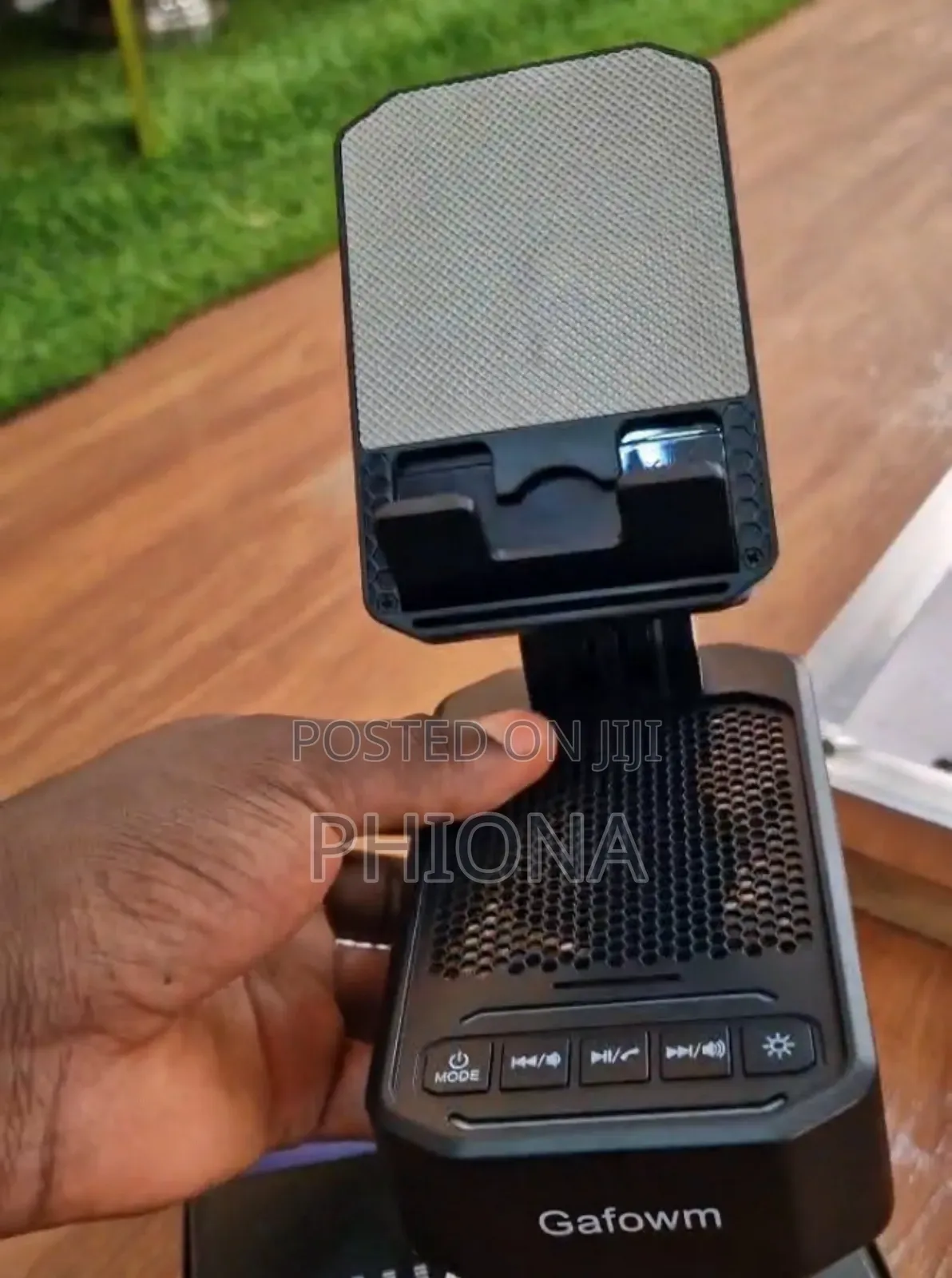 Gafowm F31 Cell Phone Stand With Instant Speakers