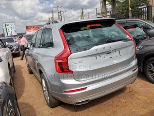 Volvo XC90 T5 Momentum FWD (2.0L 4cyl 8A) 2017 Silver