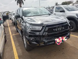 New Toyota Hilux 2023 Black
