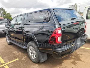 New Toyota Hilux 2023 Black