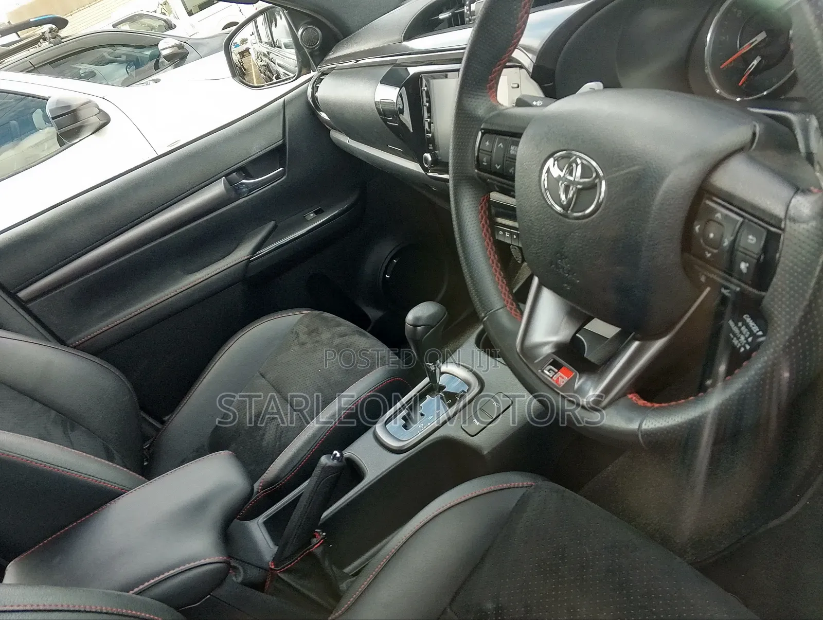 New Toyota Hilux 2023 Black