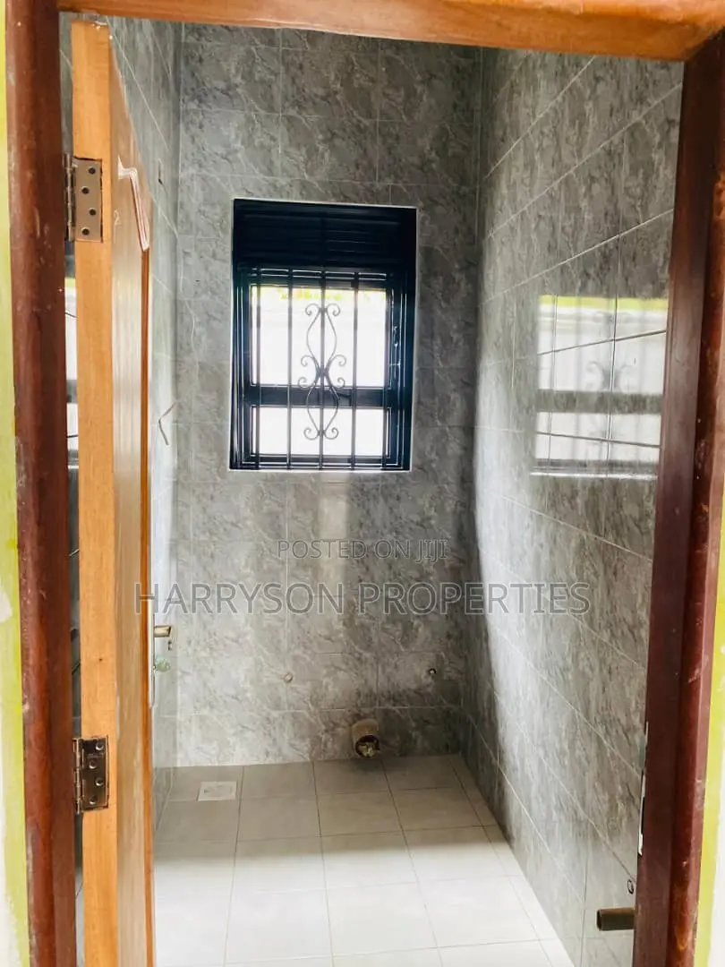 4bdrm House in Kajjansi, Central Division for sale