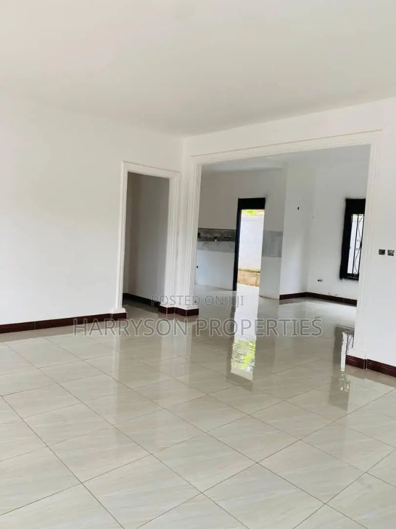 4bdrm House in Kajjansi, Central Division for sale