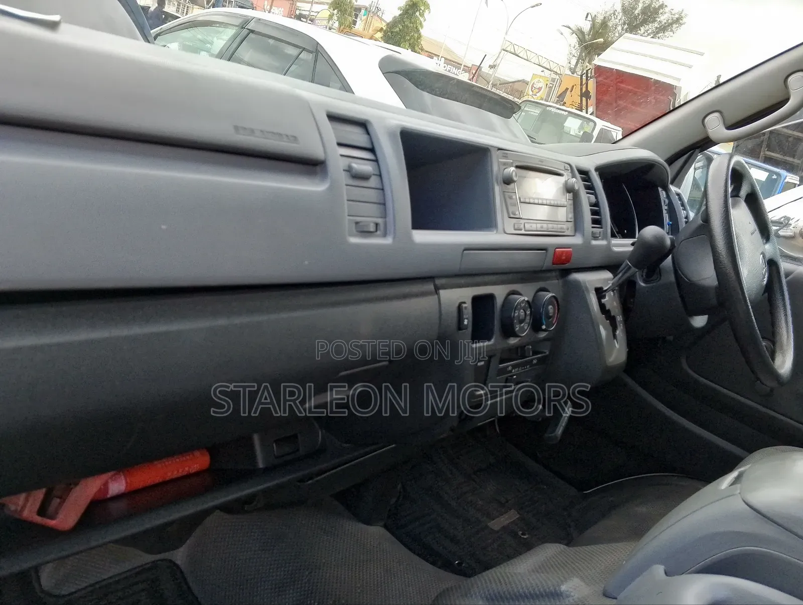 Toyota HiAce 2010