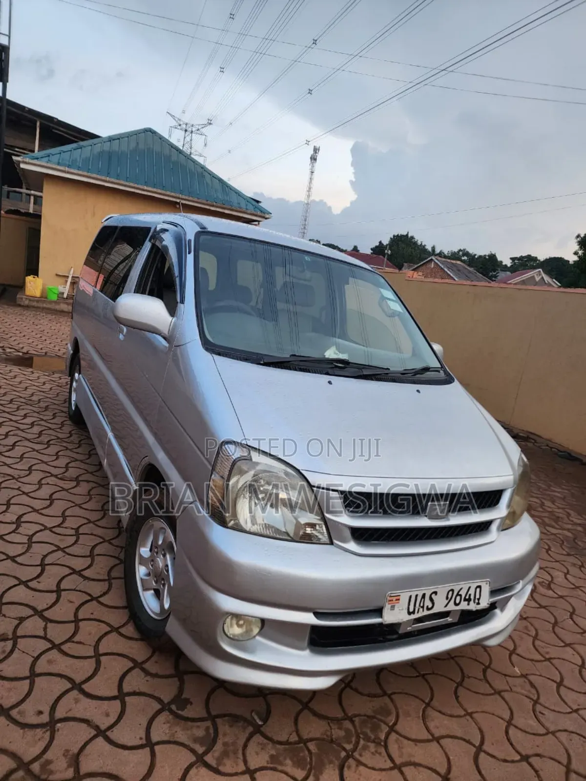 Toyota HiAce 2000 Silver