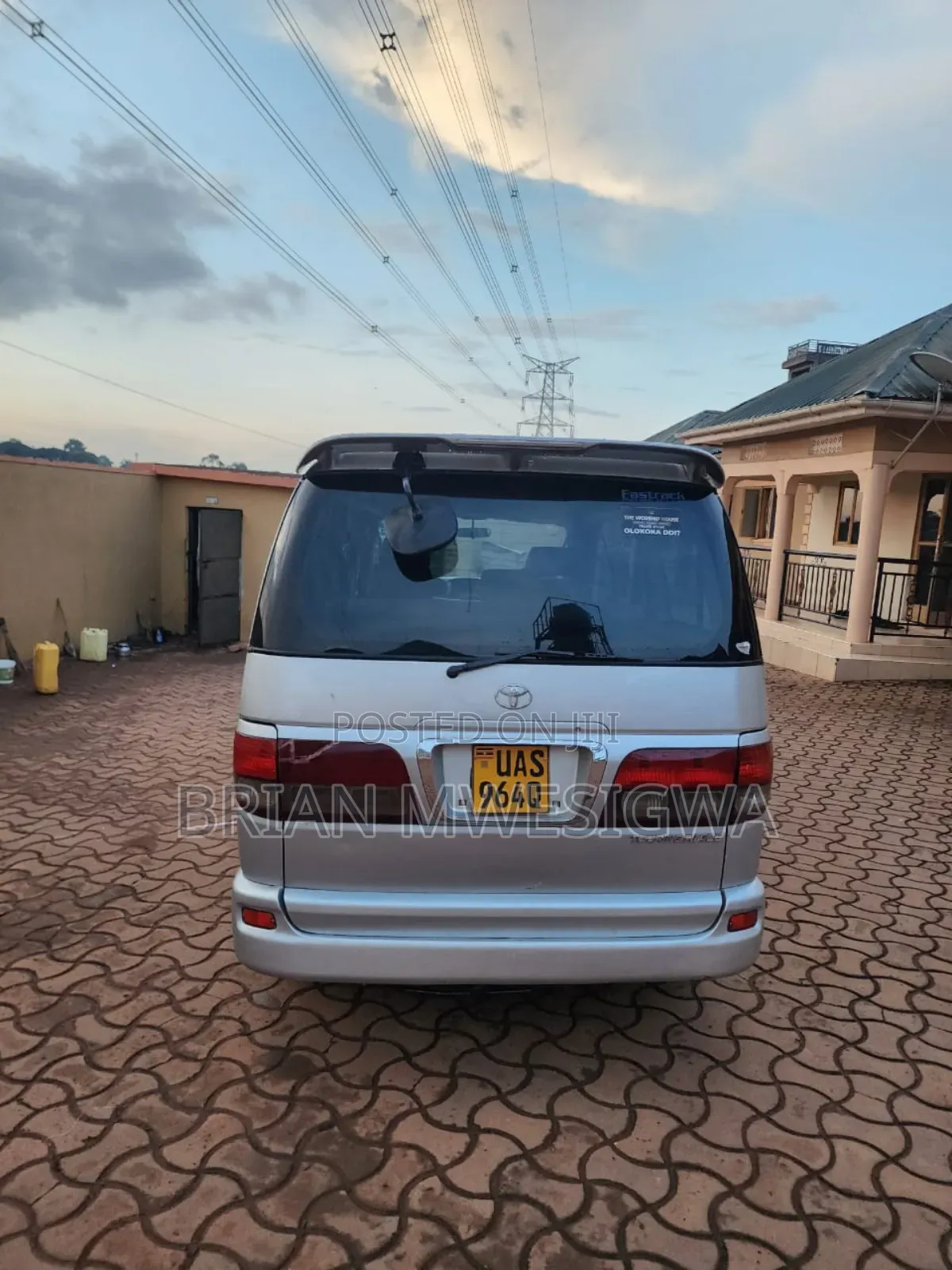 Toyota HiAce 2000 Silver