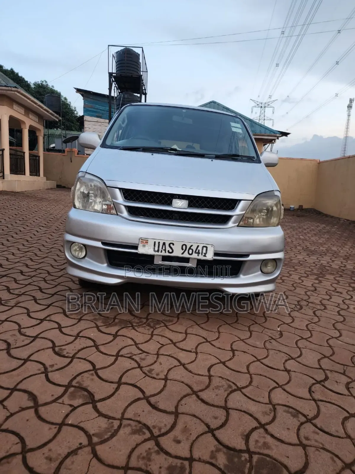 Toyota HiAce 2000 Silver