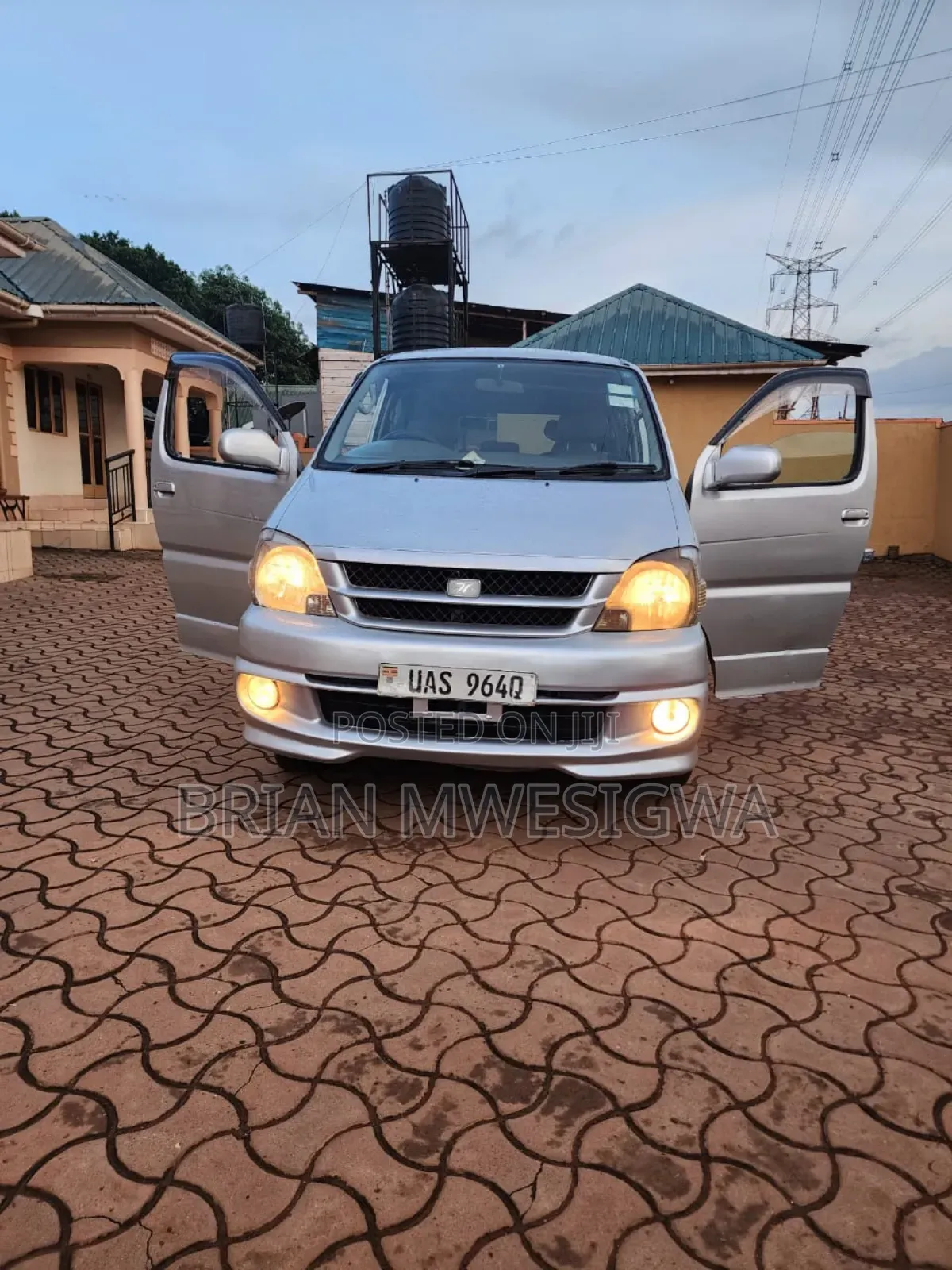 Toyota HiAce 2000 Silver