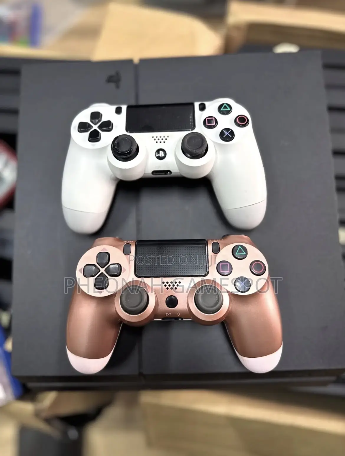 Playstation 4 , 2 Pads, 16 Fun Games, Perfect Bundle.