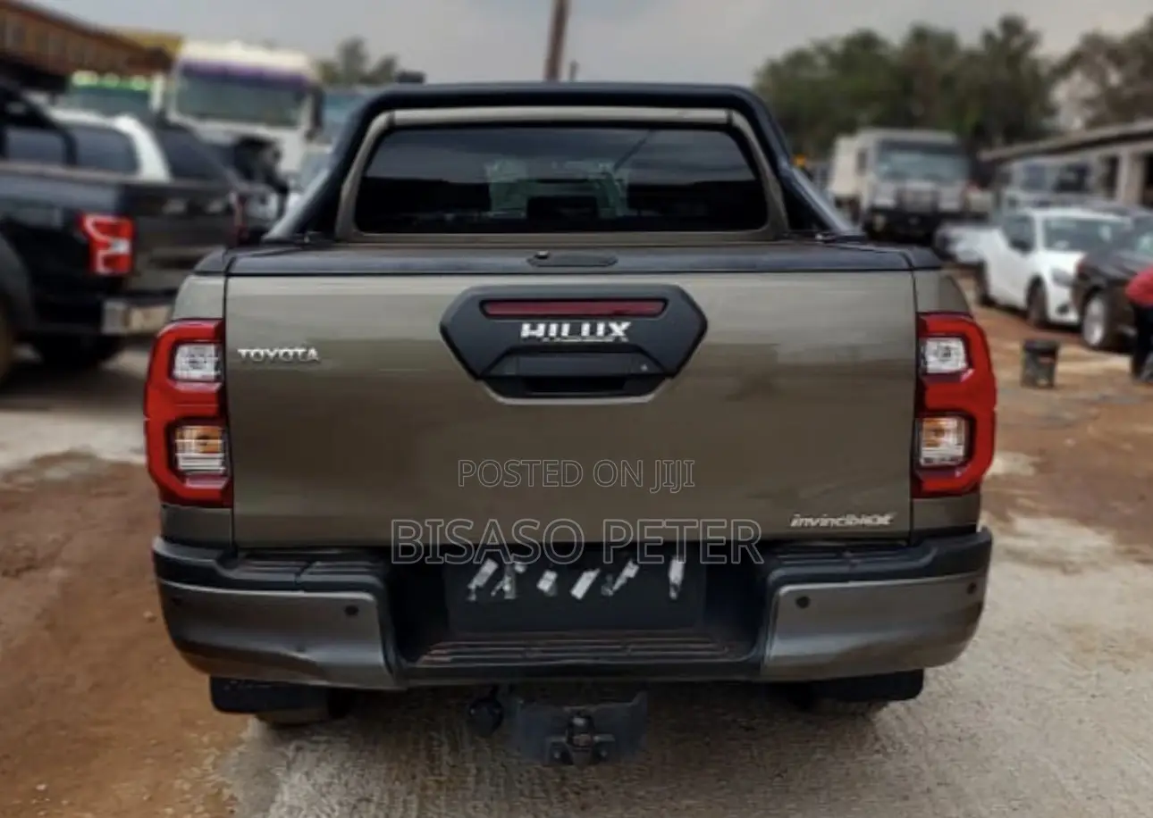 Toyota Hilux Revo Double Cab Deisel 2.4 AWD 2022 Brown