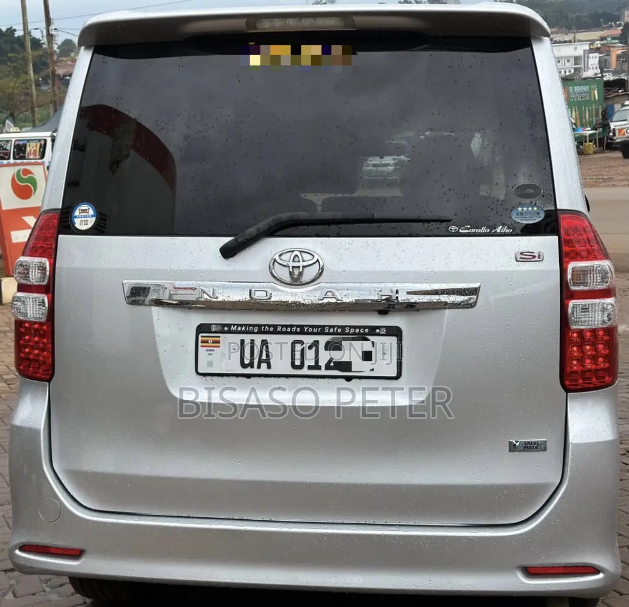 Toyota Noah 2.0 143hp AWD (7 Seater) 2012 Silver