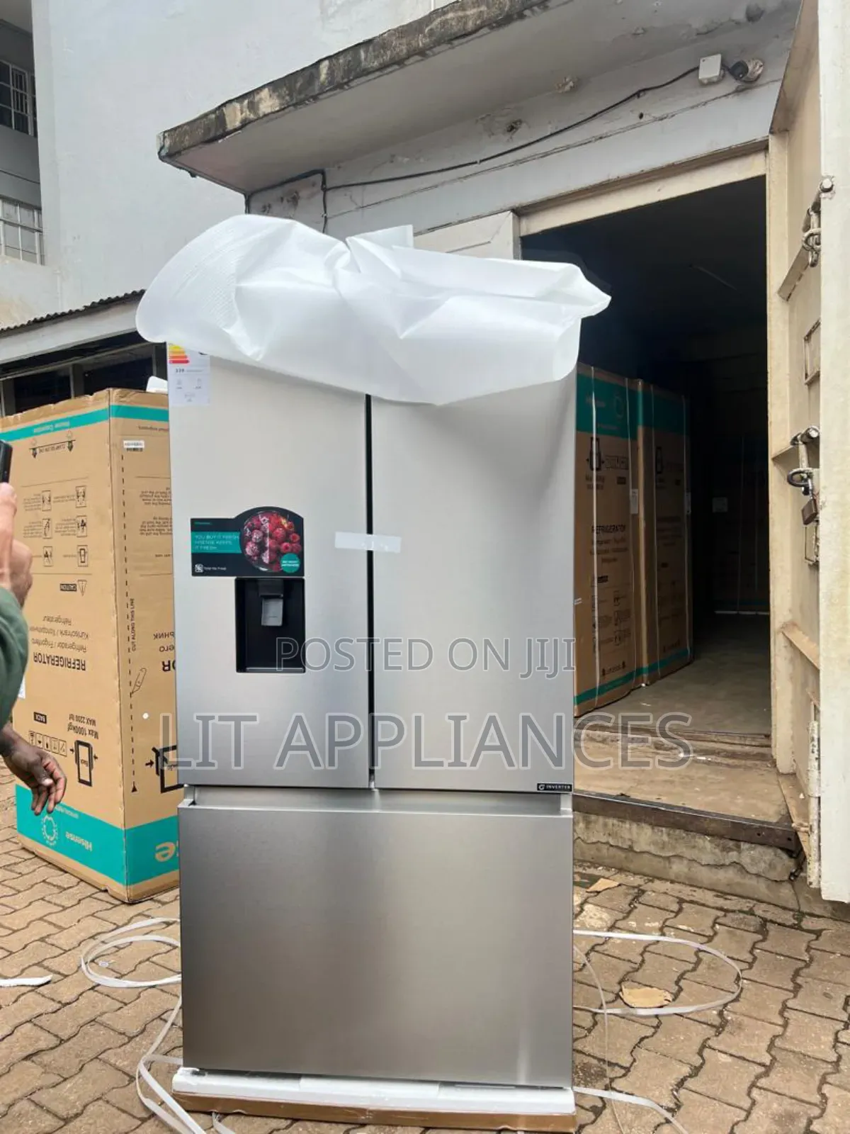 Hisense 820l Fridge Side By Side With Freezer Down. 10years Warranty.