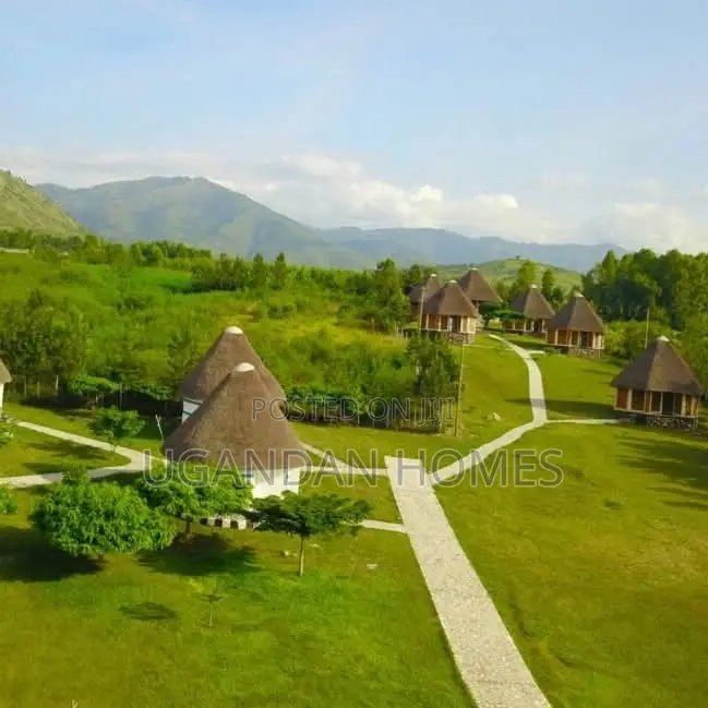 Safari Lodge Near Queen Elizabeth for Sale