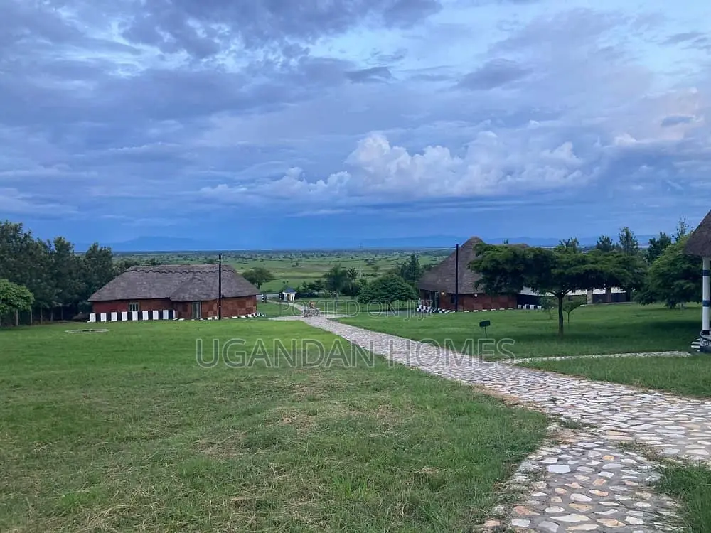 Safari Lodge Near Queen Elizabeth for Sale