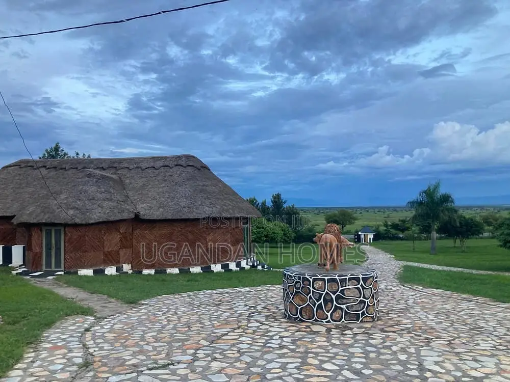 Safari Lodge Near Queen Elizabeth for Sale