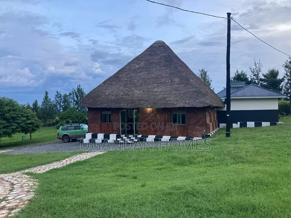 Safari Lodge Near Queen Elizabeth for Sale