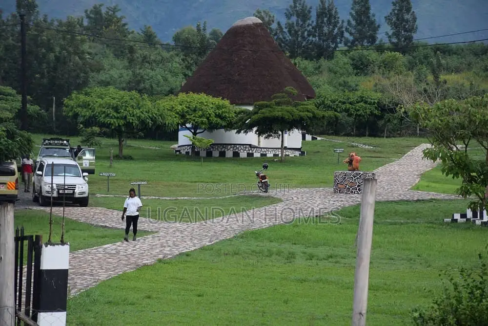 Safari Lodge Near Queen Elizabeth for Sale