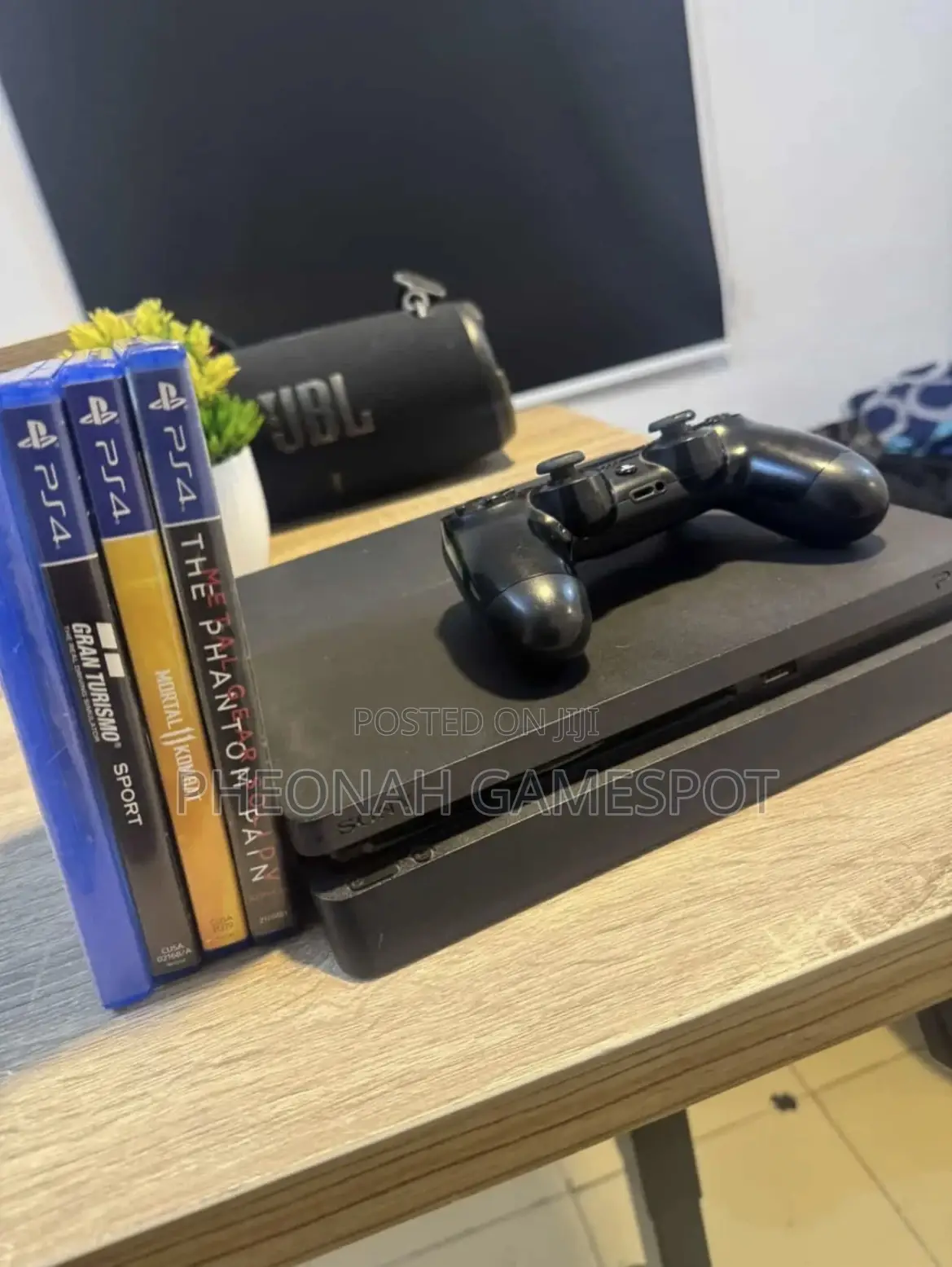 Ps4 Slim, Top Shape, 2 Pads, 15 Fun Games Included.