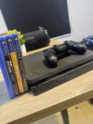 Ps4 Slim, Top Shape, 2 Pads, 15 Fun Games Included.
